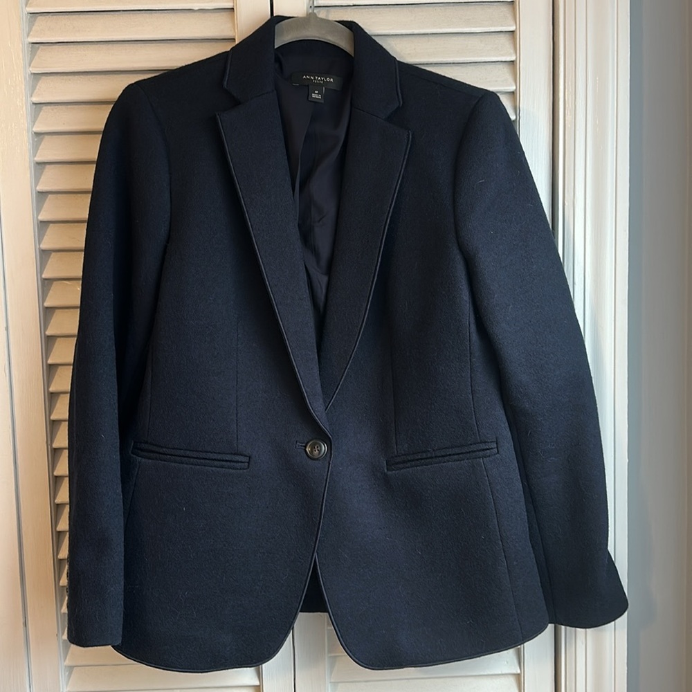 EUC Ann Taylor Wool blend one button blazer